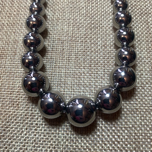 Graduated Ball Necklace - Picture 2 of 8
